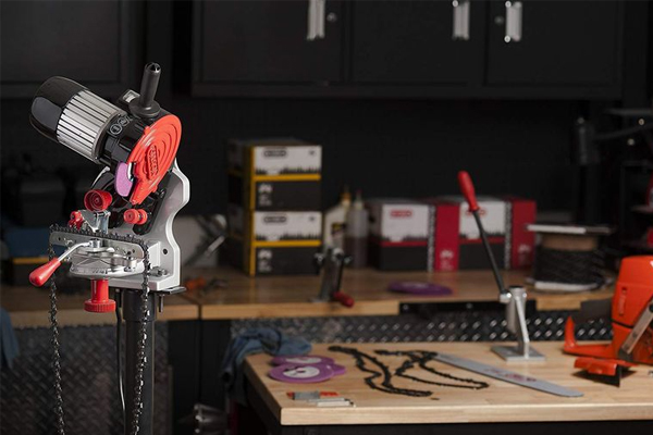 Sharpen A Chainsaw Chain With Electric Rotary Sharpener